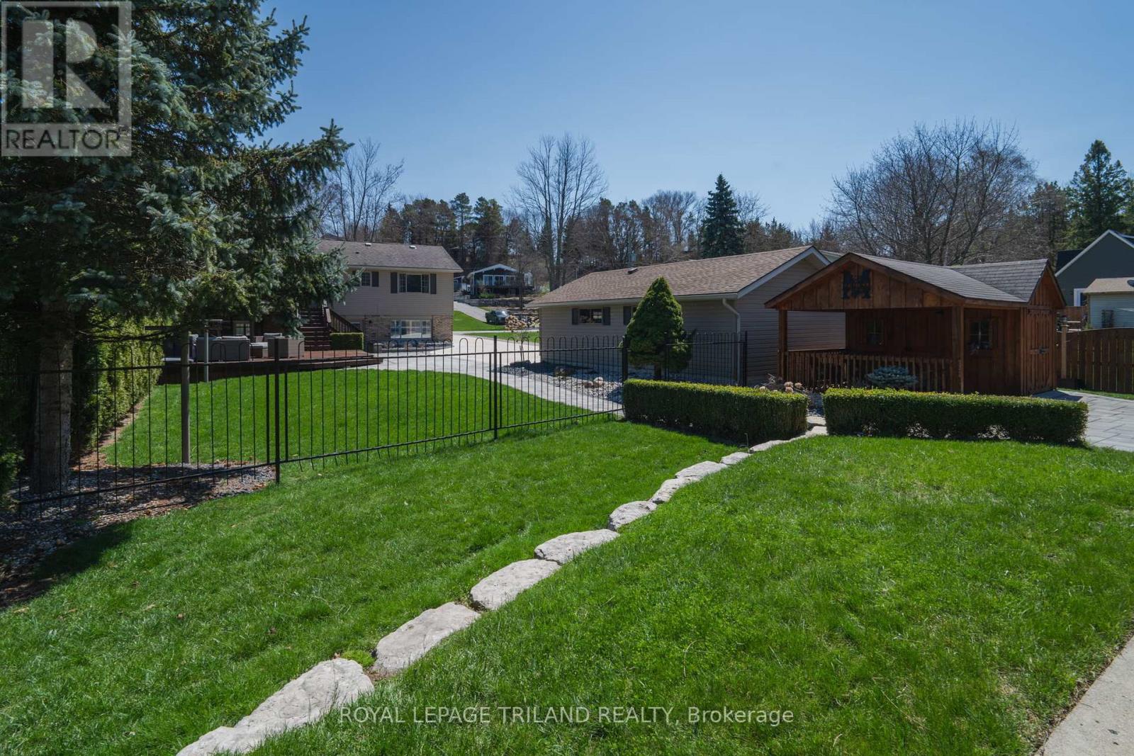 5410 Lake Valley Grove Road, Lambton Shores, Ontario  N0N 1J7 - Photo 28 - X12366383