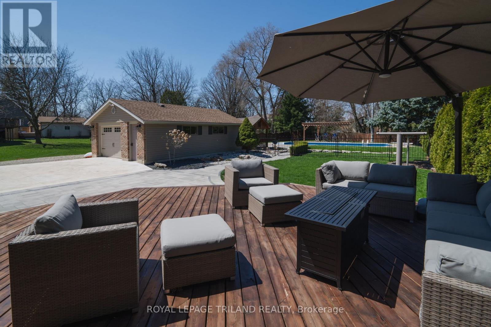 5410 Lake Valley Grove Road, Lambton Shores, Ontario  N0N 1J7 - Photo 33 - X12366383