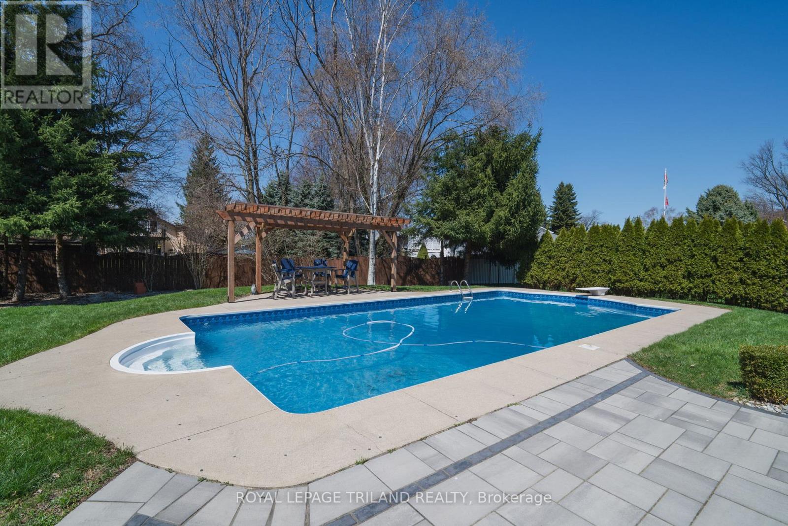 5410 Lake Valley Grove Road, Lambton Shores, Ontario  N0N 1J7 - Photo 4 - X12366383
