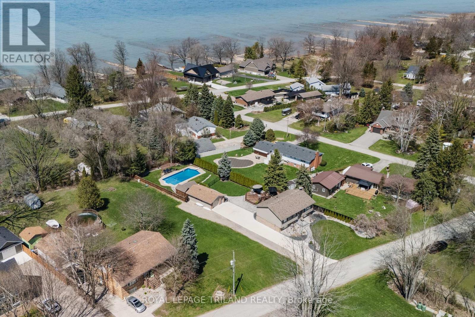 5410 Lake Valley Grove Road, Lambton Shores, Ontario  N0N 1J7 - Photo 40 - X12366383