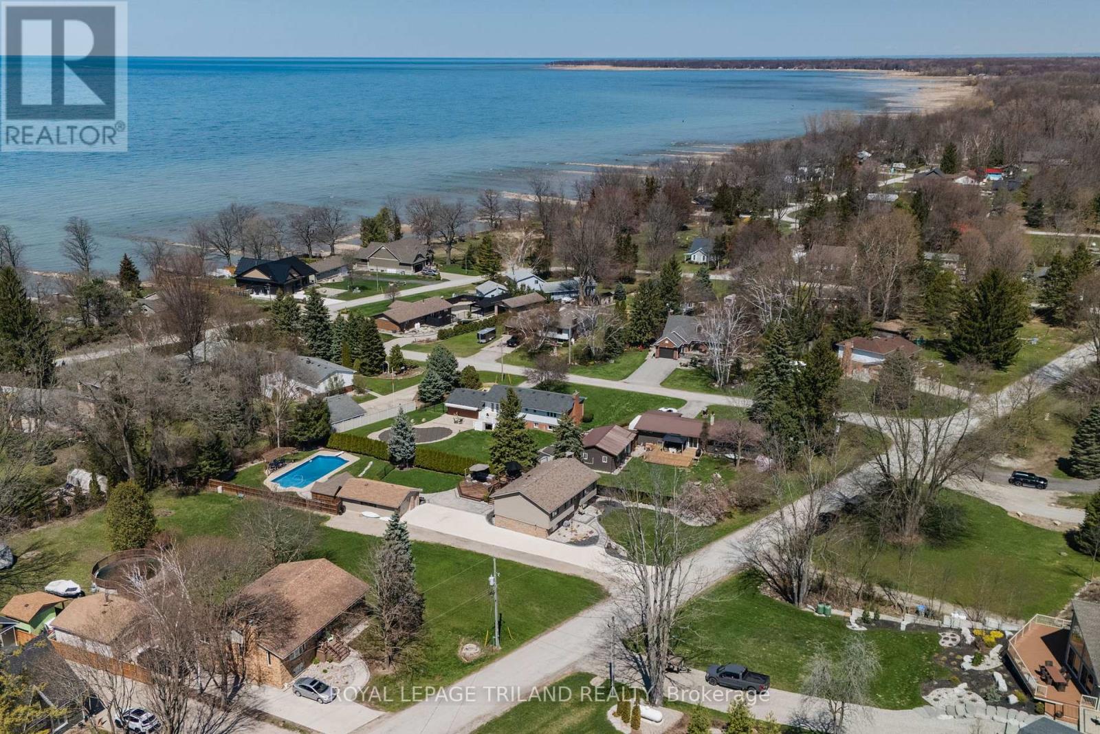 5410 Lake Valley Grove Road, Lambton Shores, Ontario  N0N 1J7 - Photo 41 - X12366383