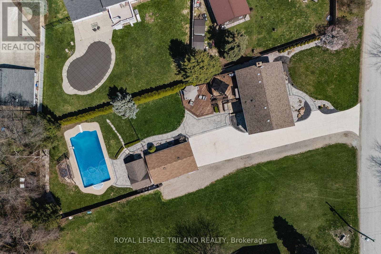 5410 Lake Valley Grove Road, Lambton Shores, Ontario  N0N 1J7 - Photo 42 - X12366383