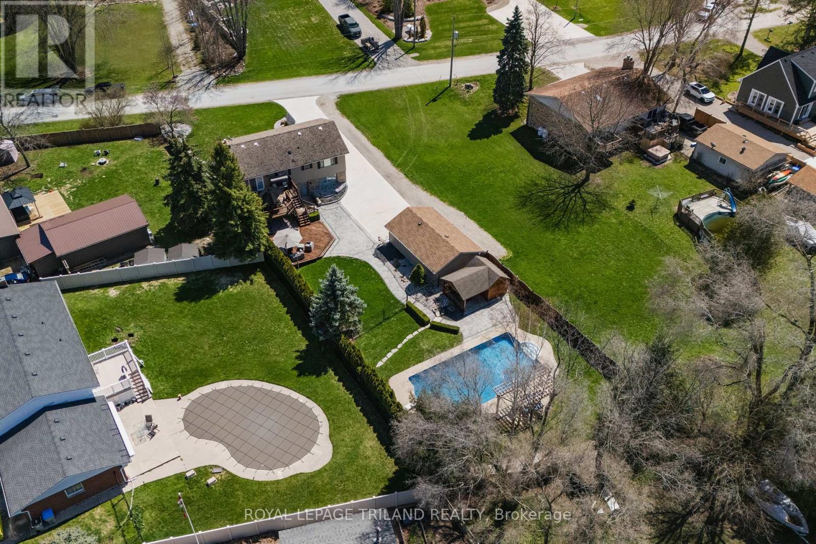 5410 Lake Valley Grove Road, Lambton Shores, Ontario  N0N 1J7 - Photo 44 - X12366383