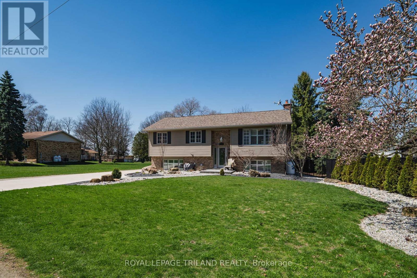 5410 Lake Valley Grove Road, Lambton Shores, Ontario  N0N 1J7 - Photo 49 - X12366383