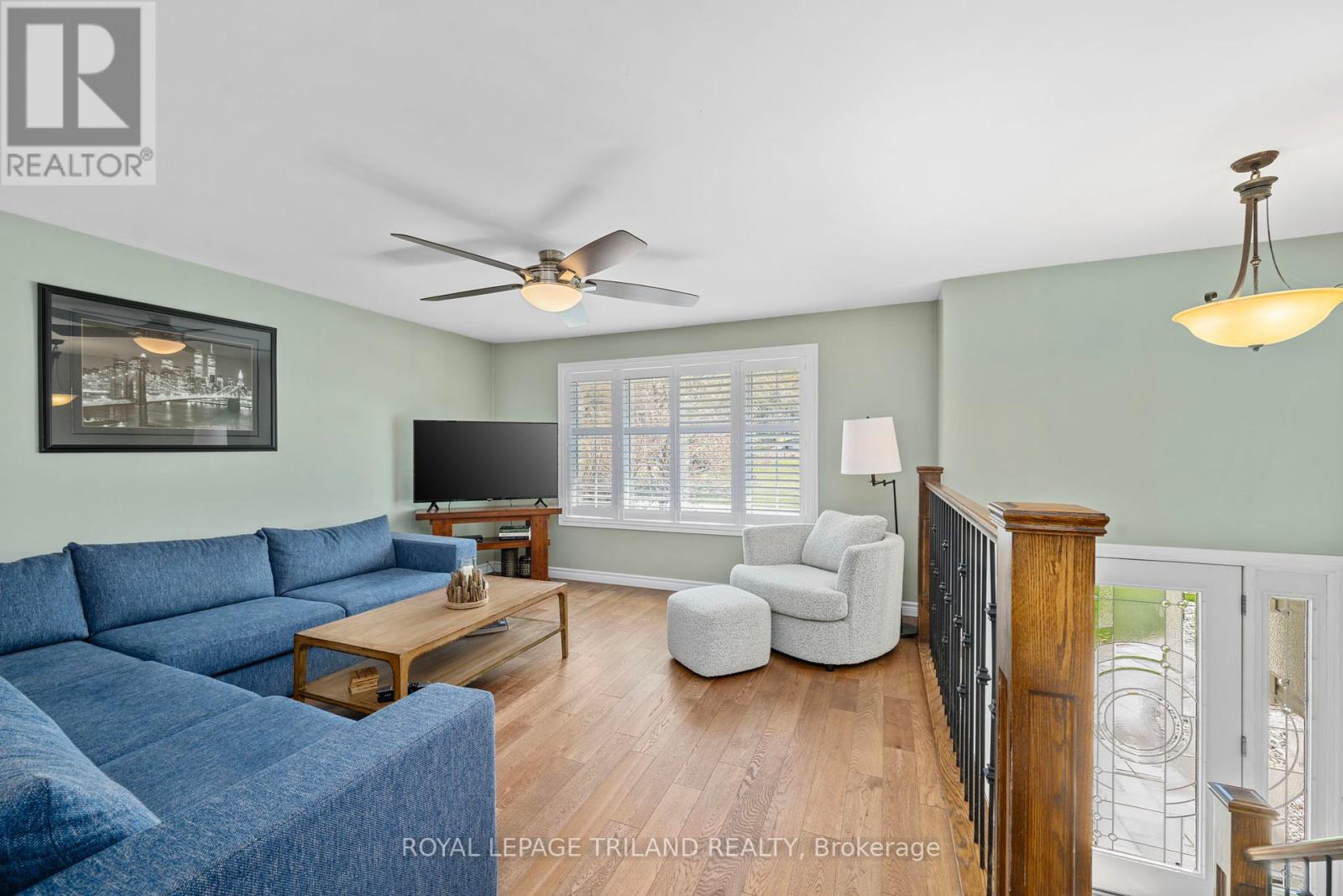 5410 Lake Valley Grove Road, Lambton Shores, Ontario  N0N 1J7 - Photo 5 - X12366383