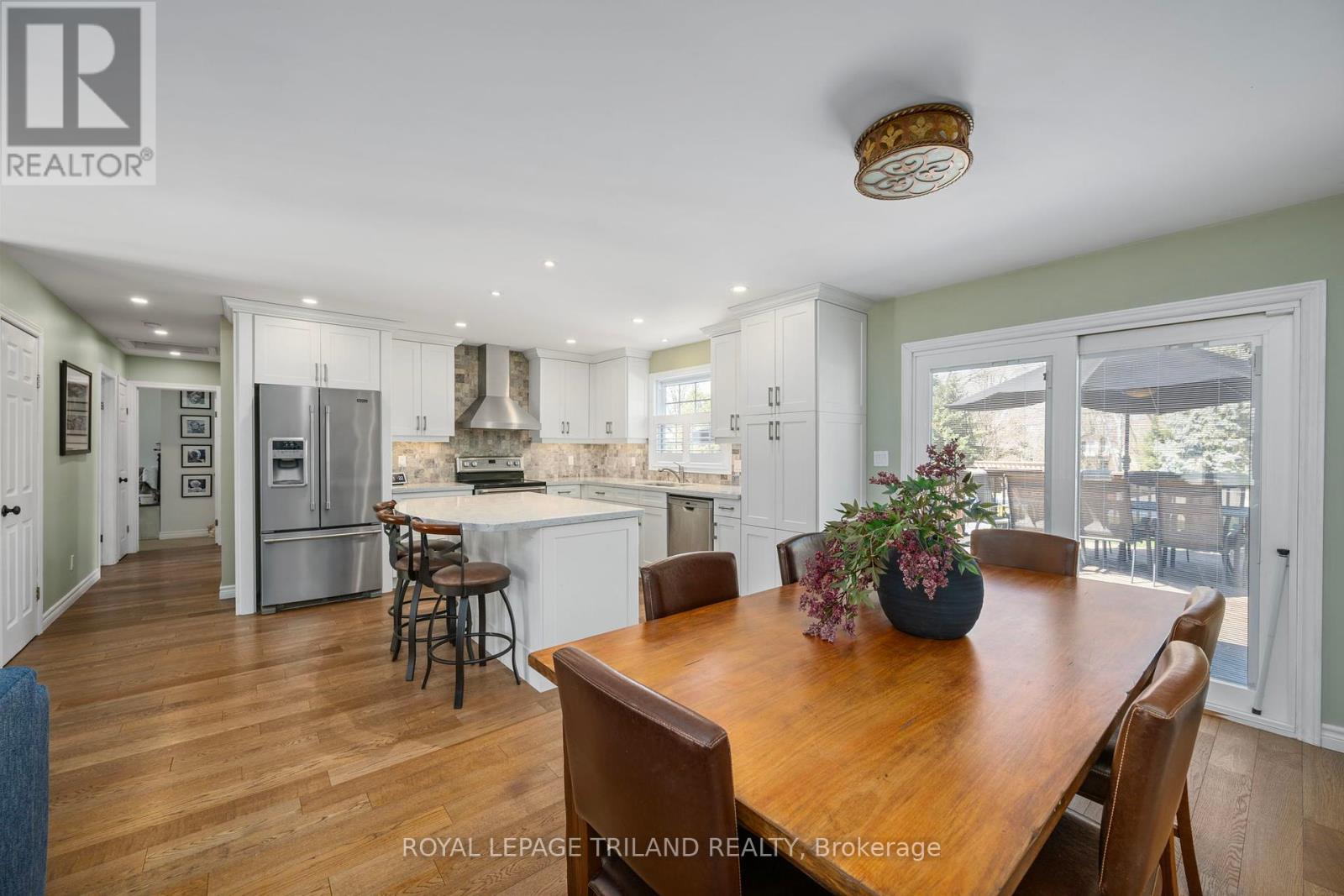 5410 Lake Valley Grove Road, Lambton Shores, Ontario  N0N 1J7 - Photo 7 - X12366383