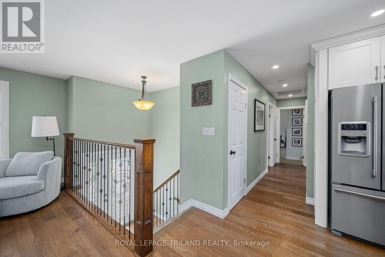 5410 Lake Valley Grove Road, Lambton Shores, Ontario  N0N 1J7 - Photo 9 - X12366383