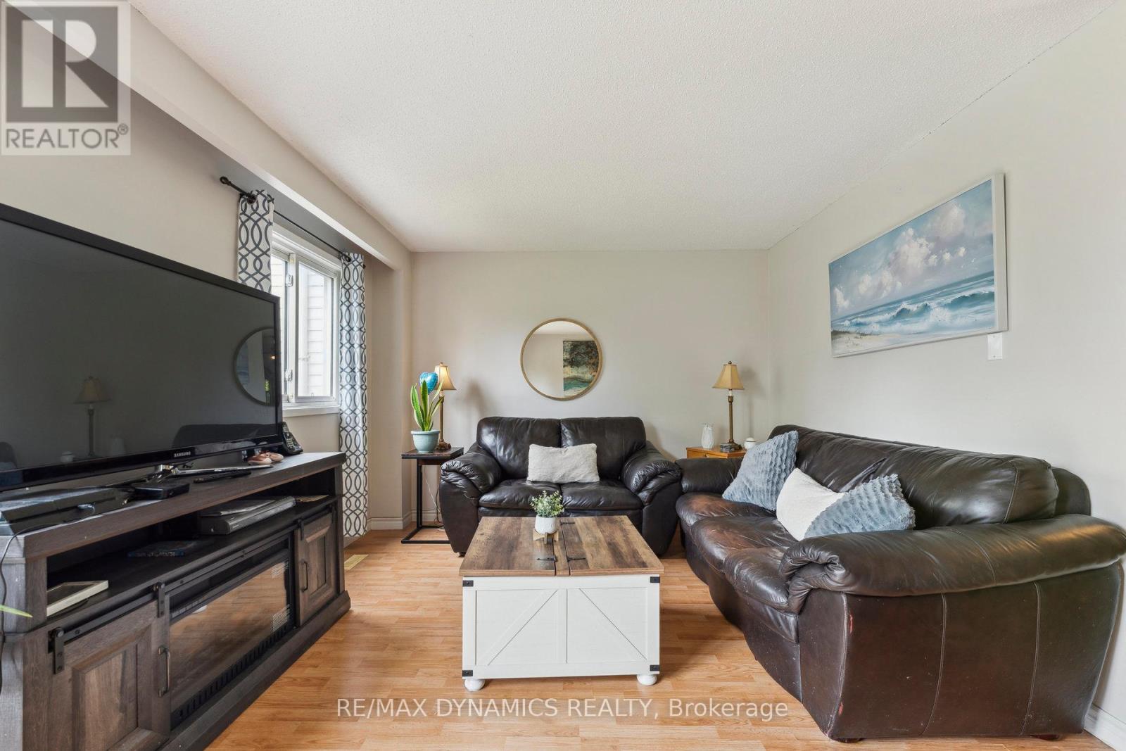 82 Lynden Circle, Halton Hills, Ontario  L7G 4Y8 - Photo 2 - W12366247