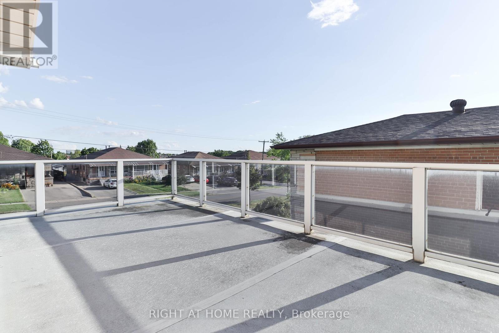 106 Grandravine Drive, Toronto, Ontario  M3J 1B4 - Photo 10 - W12366304