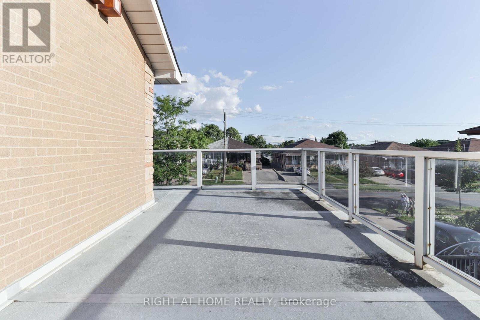 106 Grandravine Drive, Toronto, Ontario  M3J 1B4 - Photo 11 - W12366304