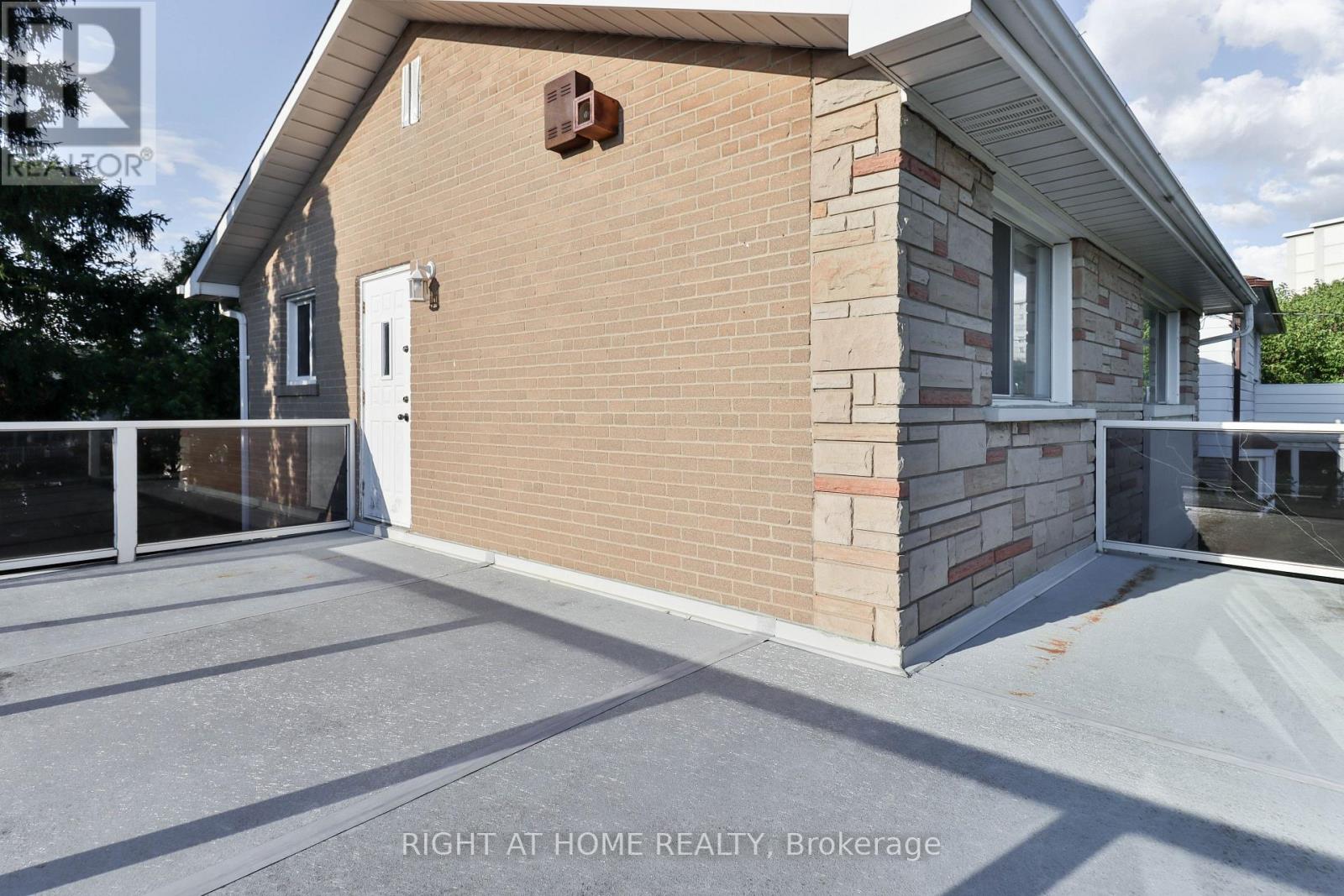 106 Grandravine Drive, Toronto, Ontario  M3J 1B4 - Photo 12 - W12366304