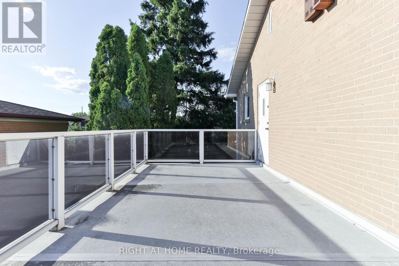 106 Grandravine Drive, Toronto, Ontario  M3J 1B4 - Photo 13 - W12366304