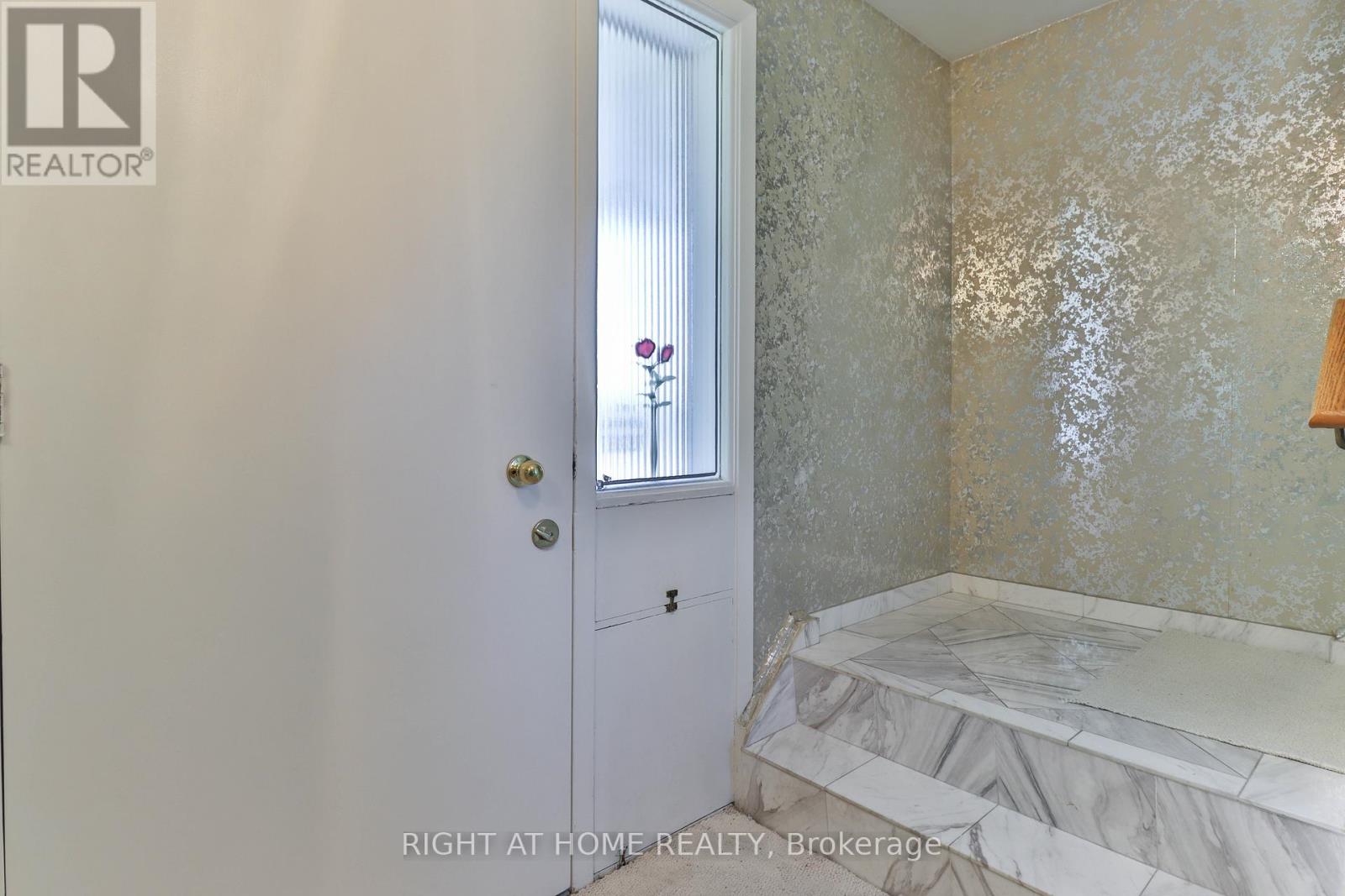 106 Grandravine Drive, Toronto, Ontario  M3J 1B4 - Photo 14 - W12366304