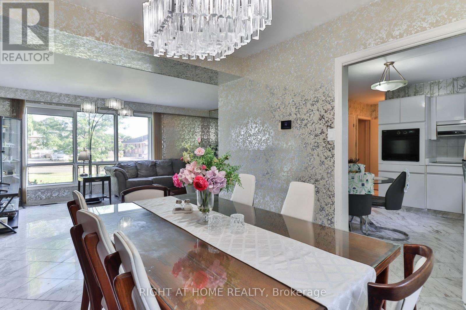 106 Grandravine Drive, Toronto, Ontario  M3J 1B4 - Photo 26 - W12366304