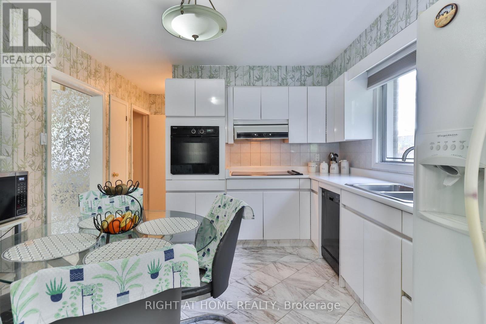 106 Grandravine Drive, Toronto, Ontario  M3J 1B4 - Photo 27 - W12366304