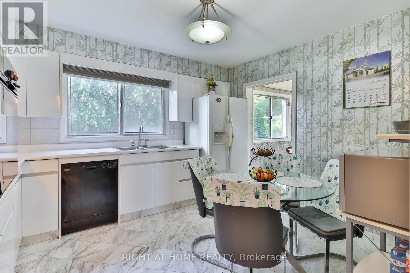 106 Grandravine Drive, Toronto, Ontario  M3J 1B4 - Photo 28 - W12366304