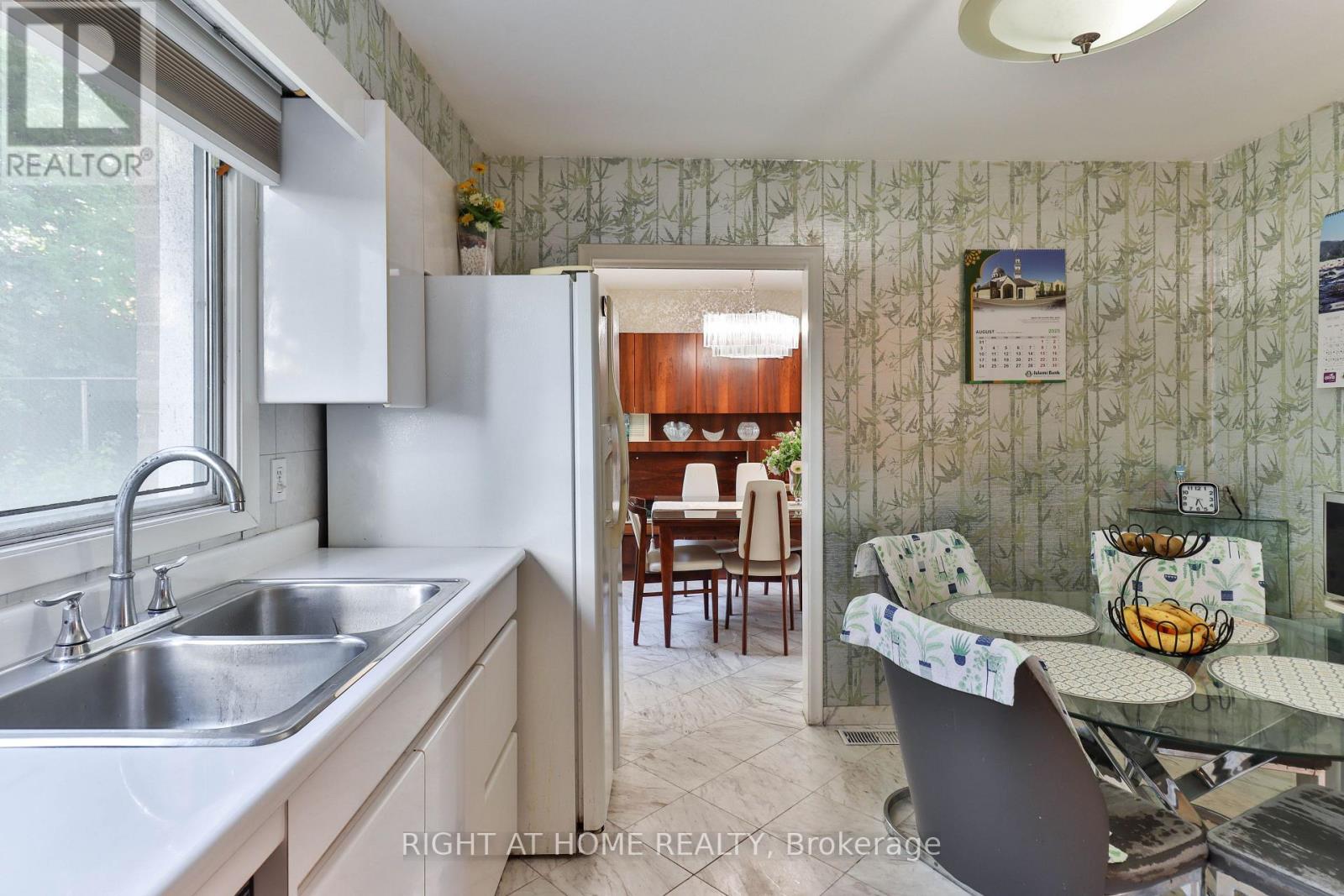 106 Grandravine Drive, Toronto, Ontario  M3J 1B4 - Photo 31 - W12366304