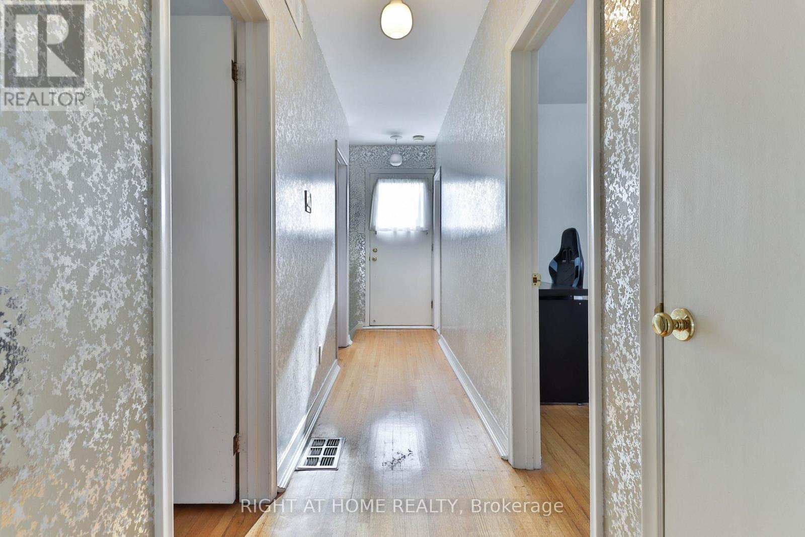 106 Grandravine Drive, Toronto, Ontario  M3J 1B4 - Photo 33 - W12366304