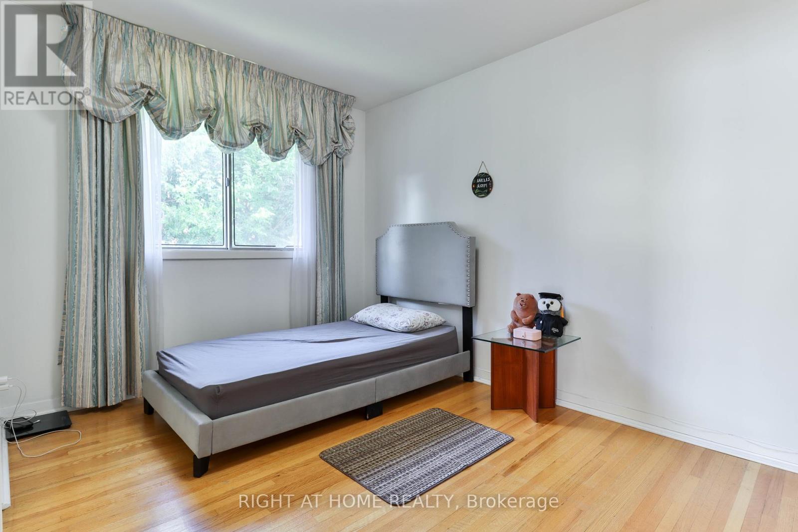 106 Grandravine Drive, Toronto, Ontario  M3J 1B4 - Photo 37 - W12366304