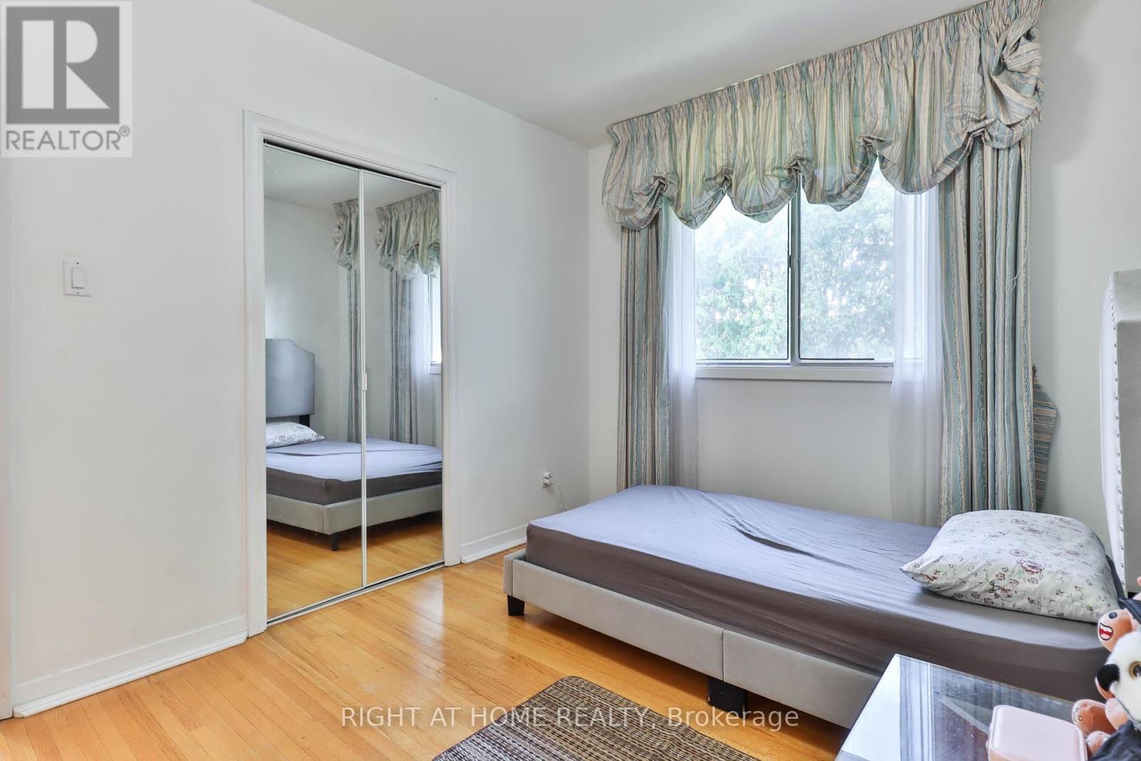 106 Grandravine Drive, Toronto, Ontario  M3J 1B4 - Photo 38 - W12366304