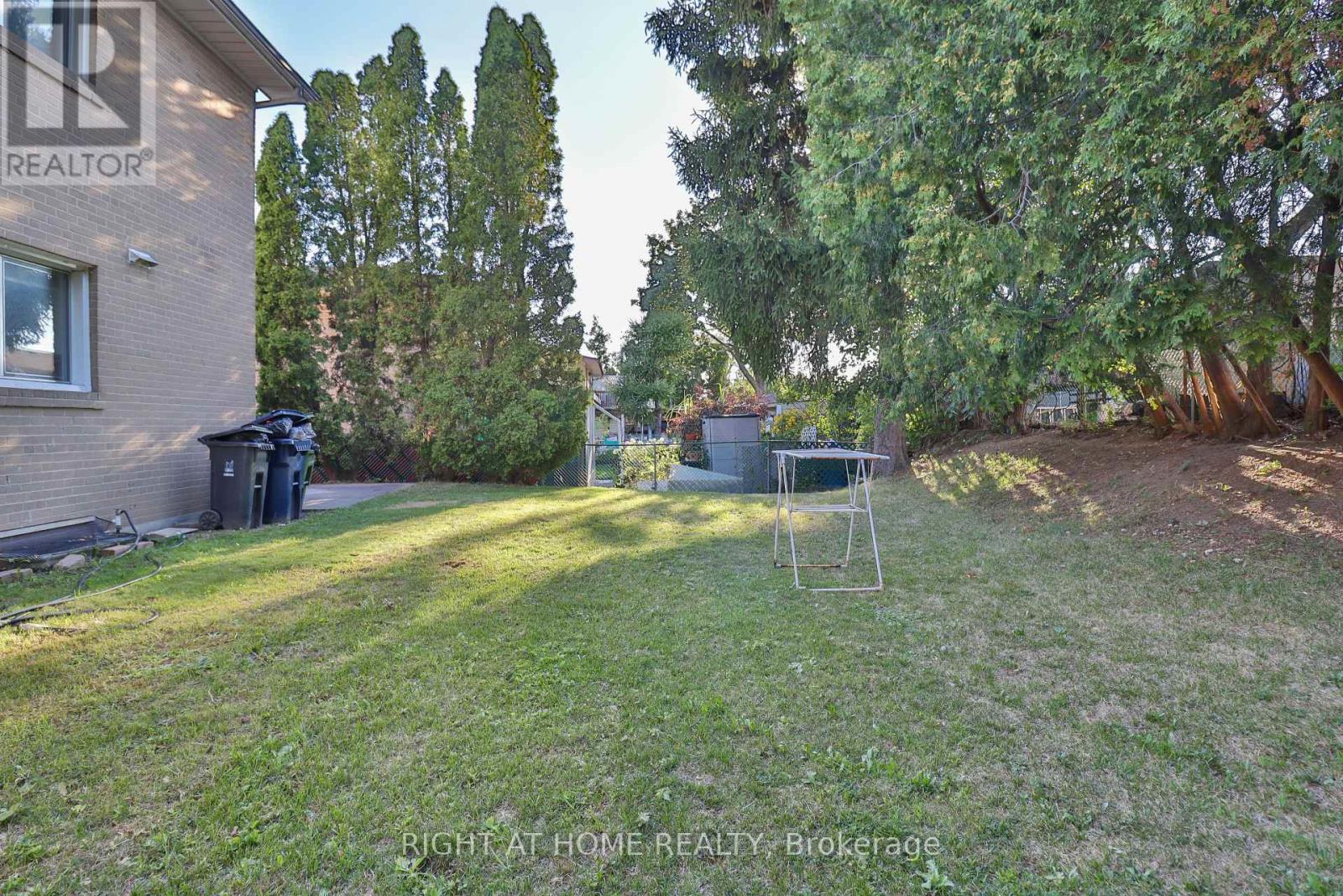106 Grandravine Drive, Toronto, Ontario  M3J 1B4 - Photo 6 - W12366304
