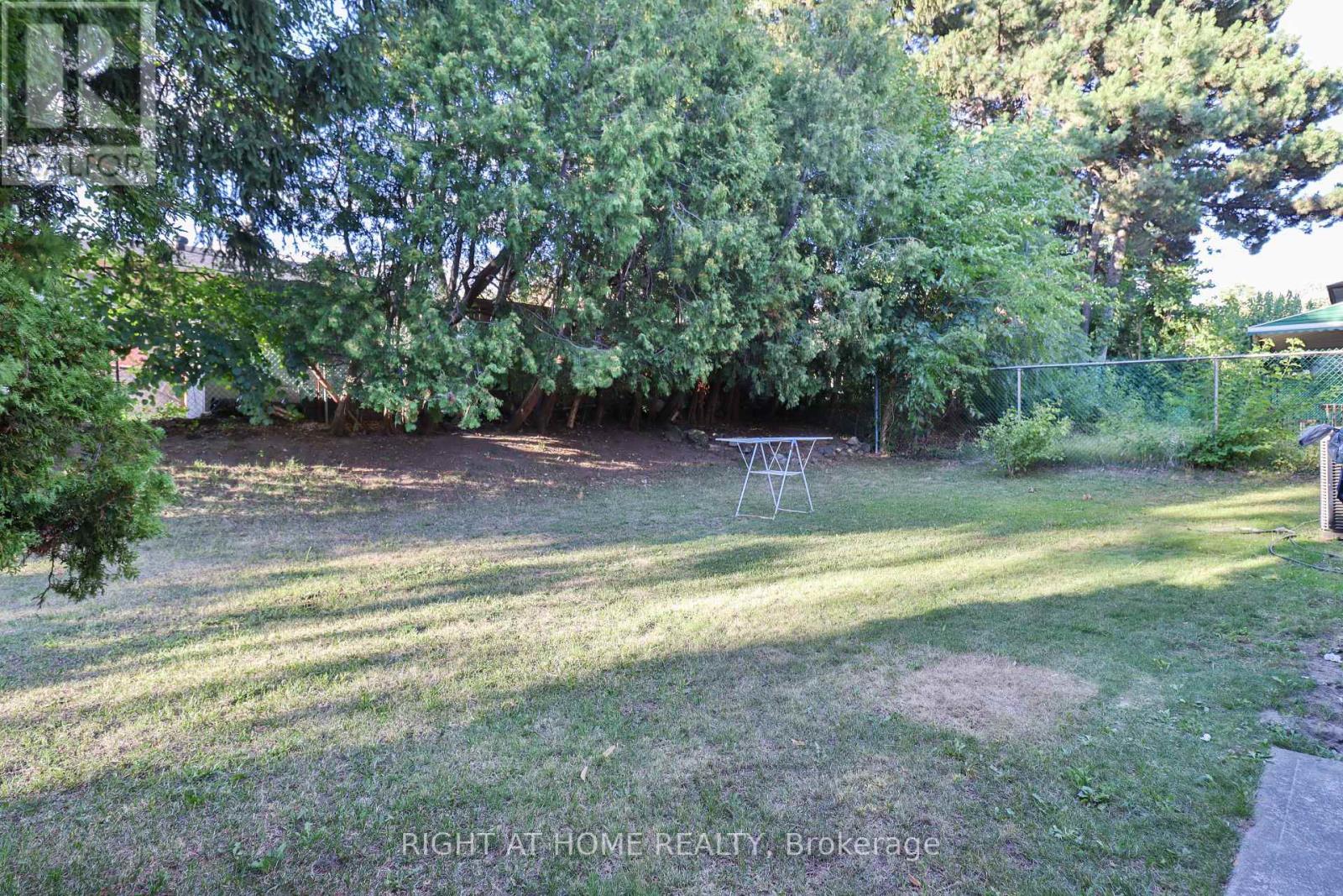 106 Grandravine Drive, Toronto, Ontario  M3J 1B4 - Photo 8 - W12366304