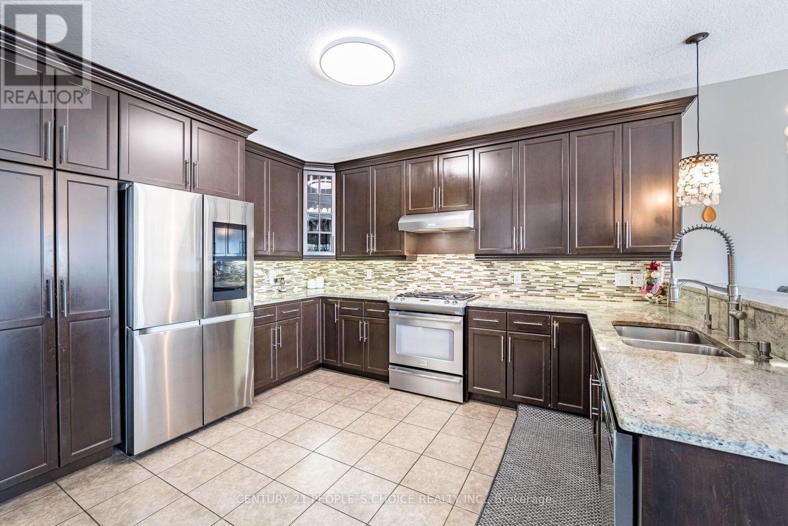 946 Pebblecreek Court N, Kitchener, Ontario  N2A 0C5 - Photo 14 - X12366262