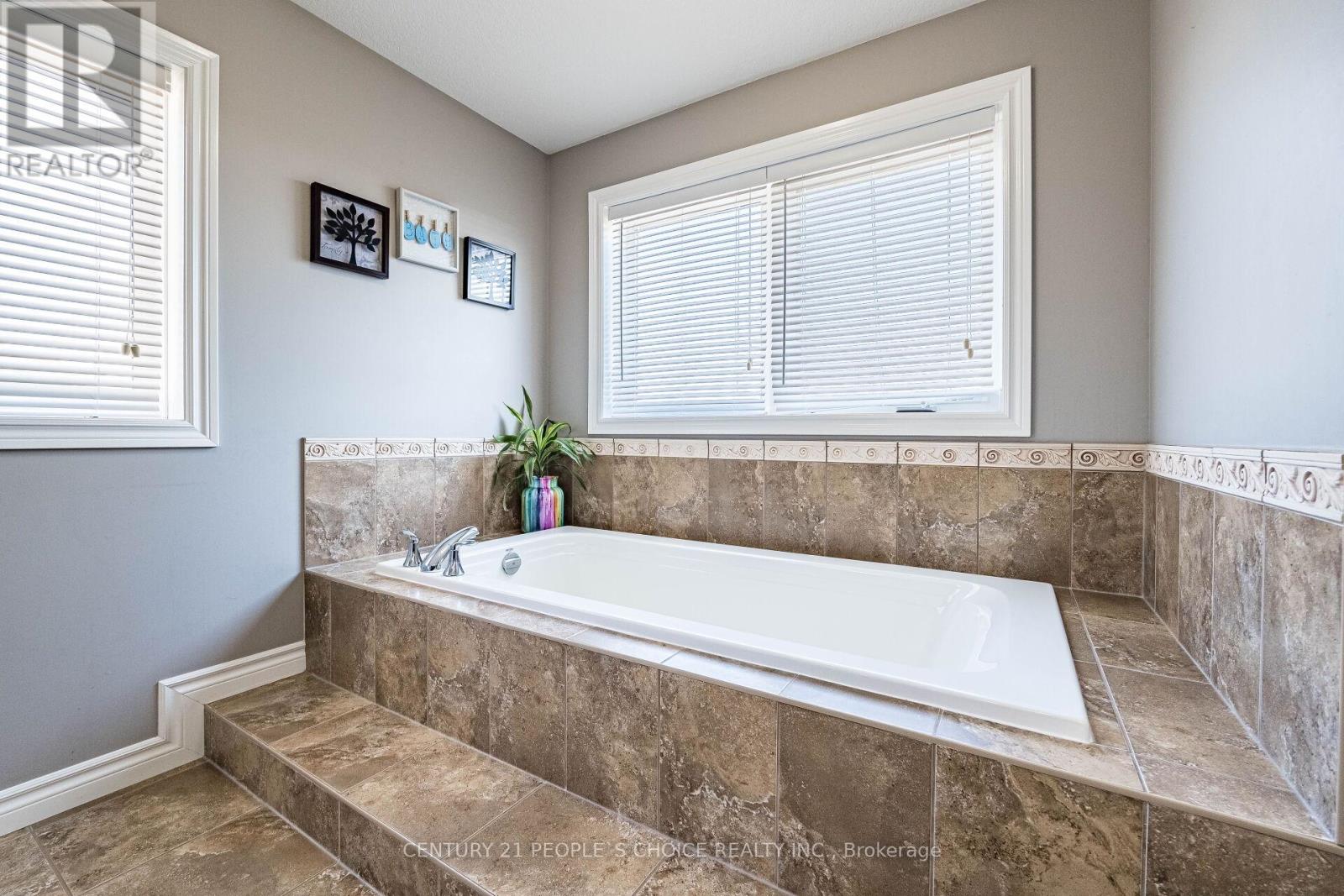 946 Pebblecreek Court N, Kitchener, Ontario  N2A 0C5 - Photo 22 - X12366262