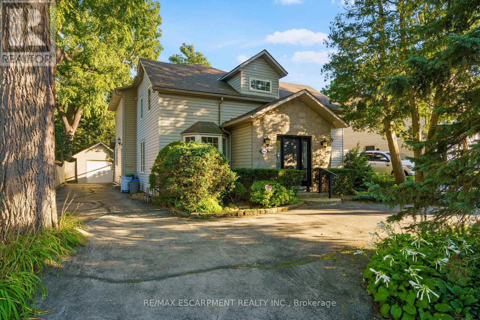64 ACADEMY STREET, Hamilton, Ontario