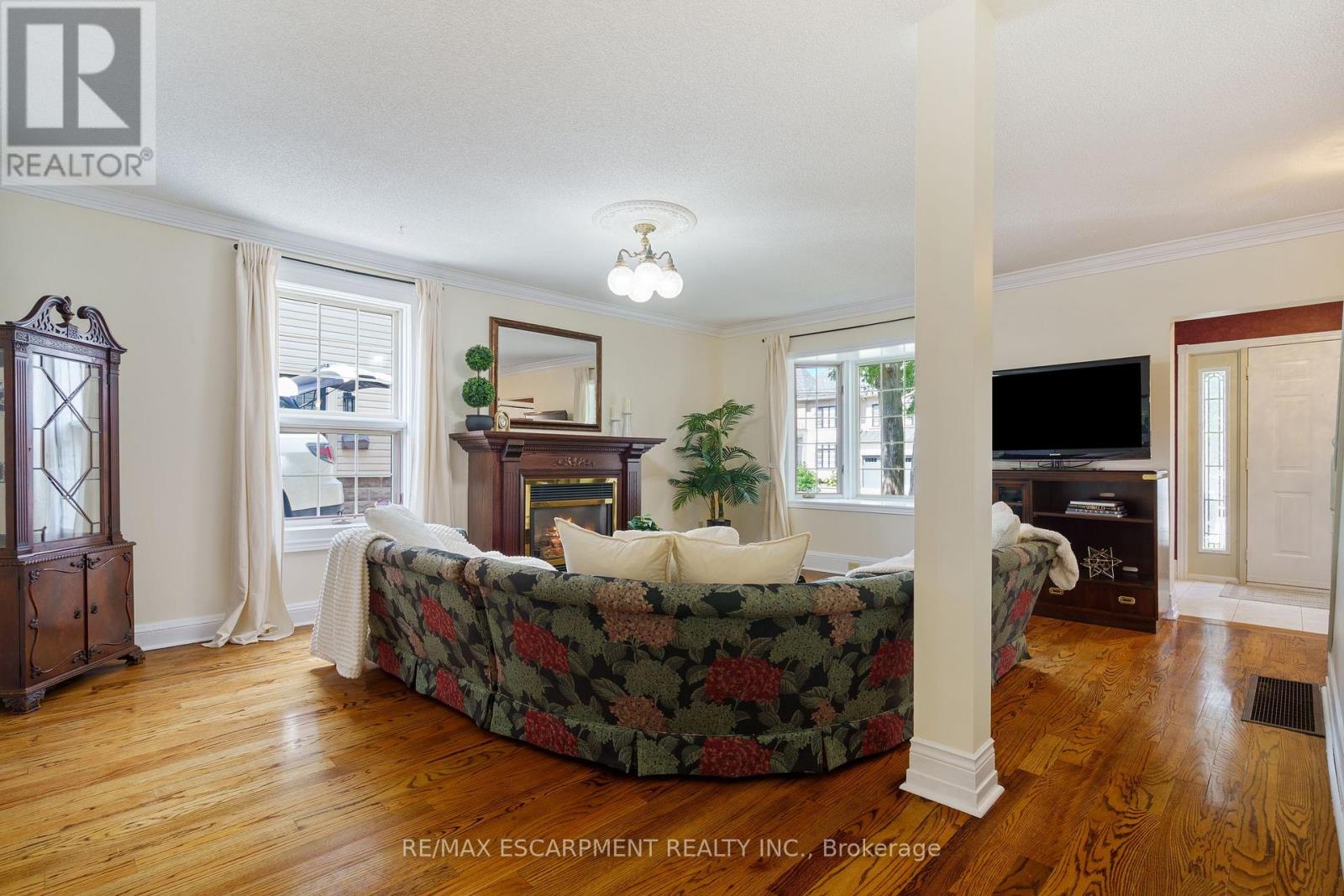 64 Academy Street, Hamilton, Ontario  L9G 2Y1 - Photo 7 - X12366318