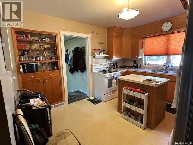 1121 Montgomery Street, Moose Jaw, Saskatchewan  S6H 2X2 - Photo 6 - SK016712