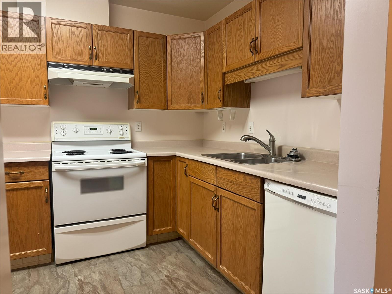 103 102 1st Avenue, Caronport, Saskatchewan  S0H 0S0 - Photo 6 - SK016613