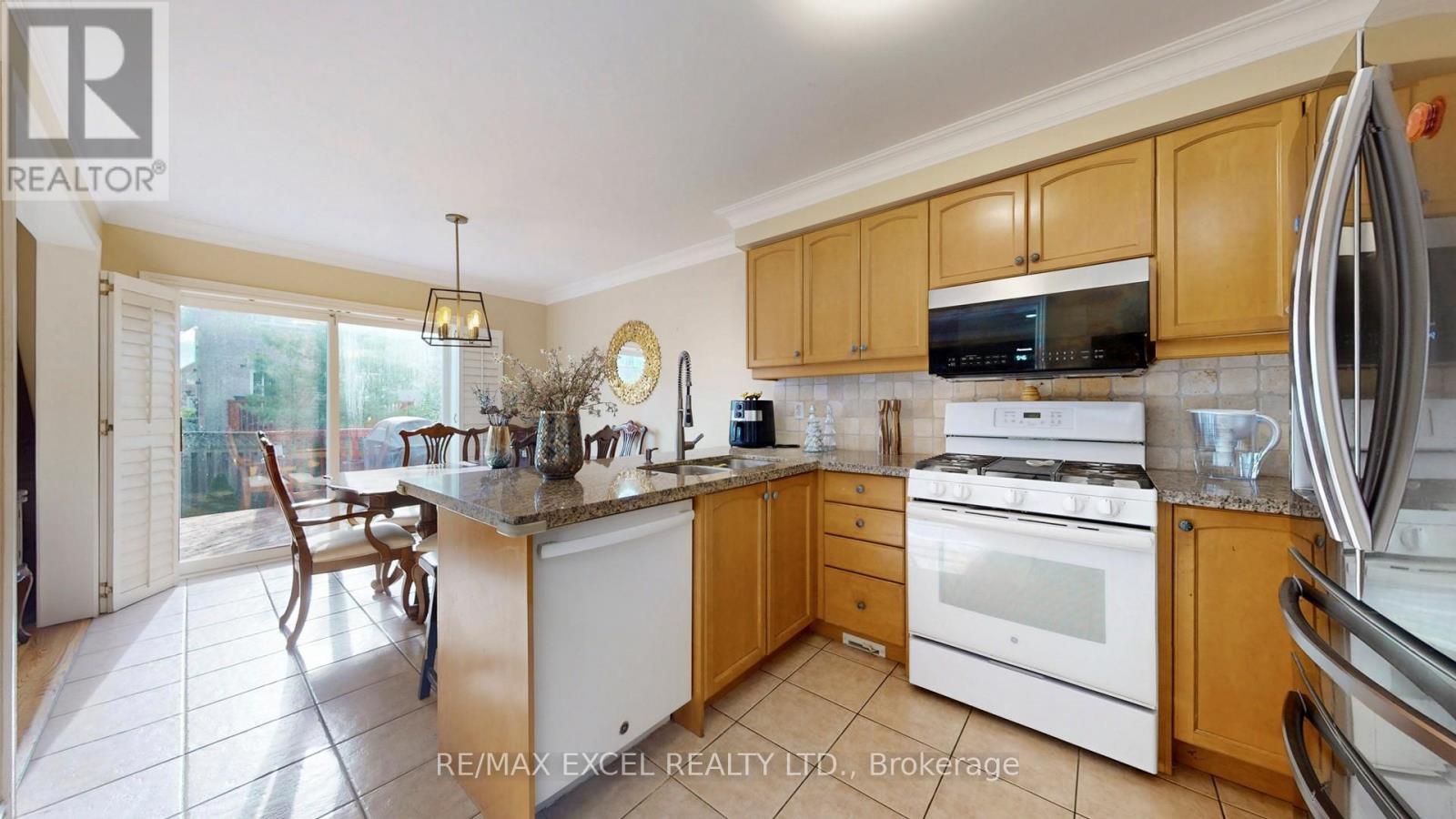 50 Wildflower Drive, Richmond Hill, Ontario  L4E 3Y7 - Photo 10 - N12366414