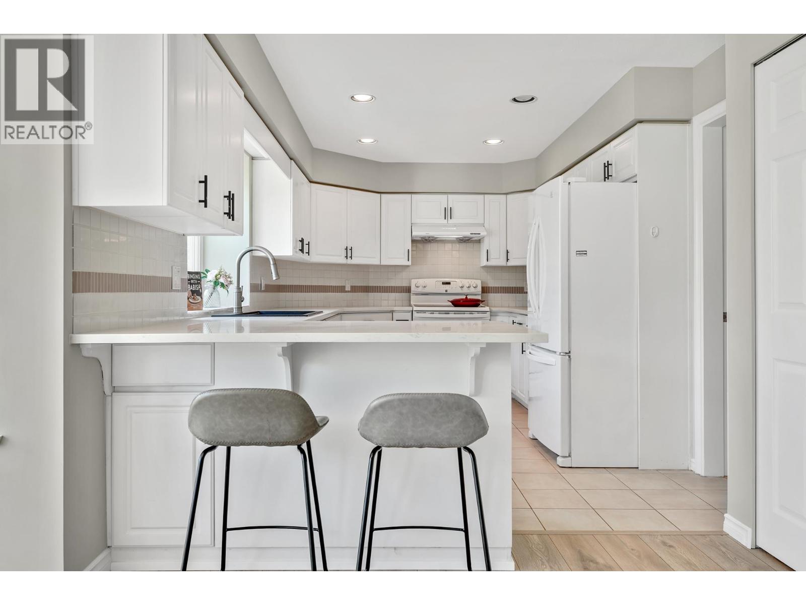 2161 Drawbridge Close, Port Coquitlam, British Columbia  V3C 6H9 - Photo 8 - R3040000