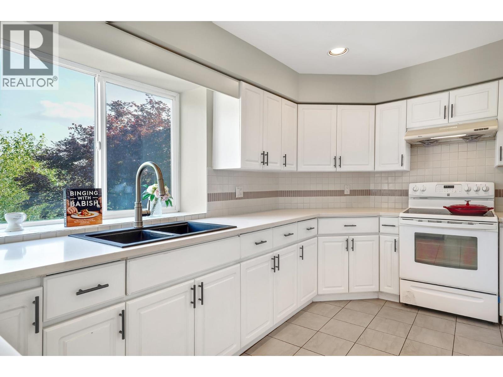 2161 Drawbridge Close, Port Coquitlam, British Columbia  V3C 6H9 - Photo 10 - R3040000