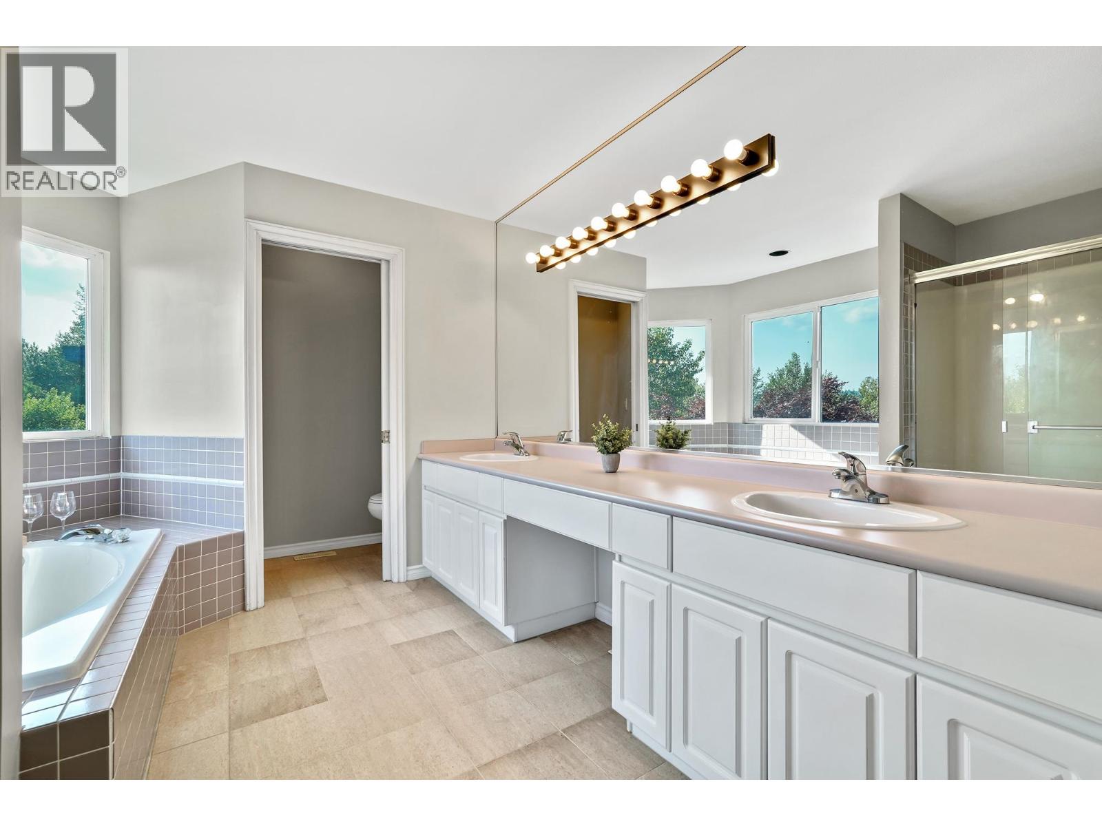 2161 Drawbridge Close, Port Coquitlam, British Columbia  V3C 6H9 - Photo 24 - R3040000