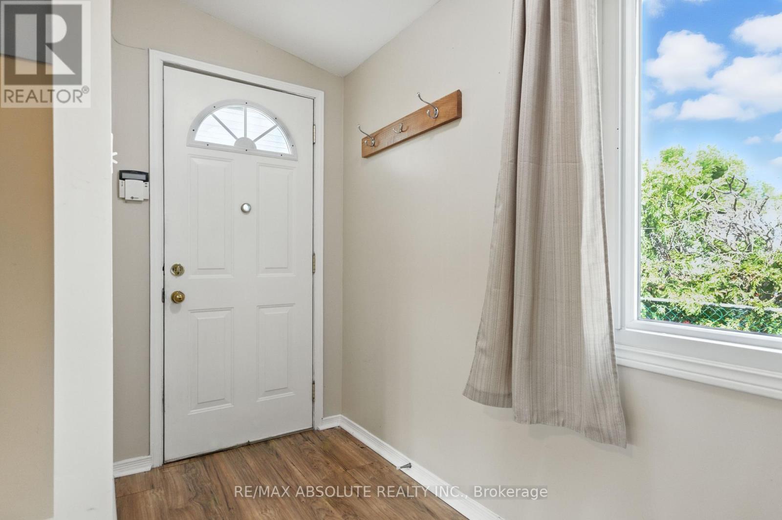 21 Bonner Street, Ottawa, Ontario  K2H 7S9 - Photo 2 - X12366493