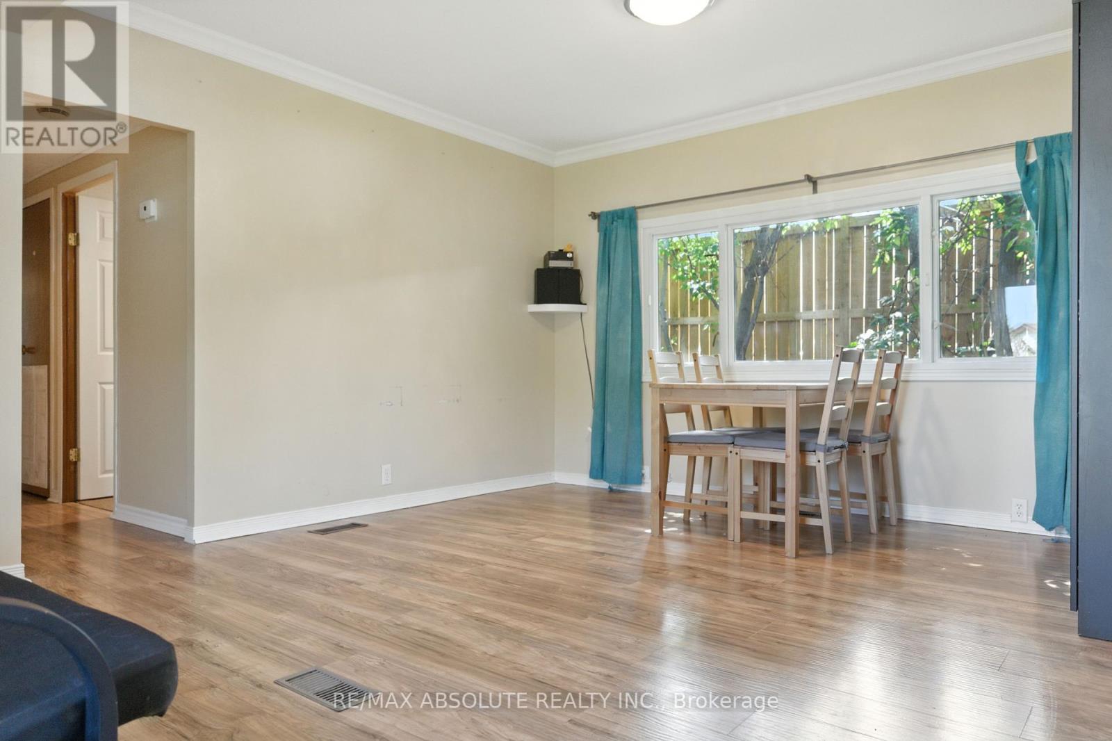 21 Bonner Street, Ottawa, Ontario  K2H 7S9 - Photo 4 - X12366493