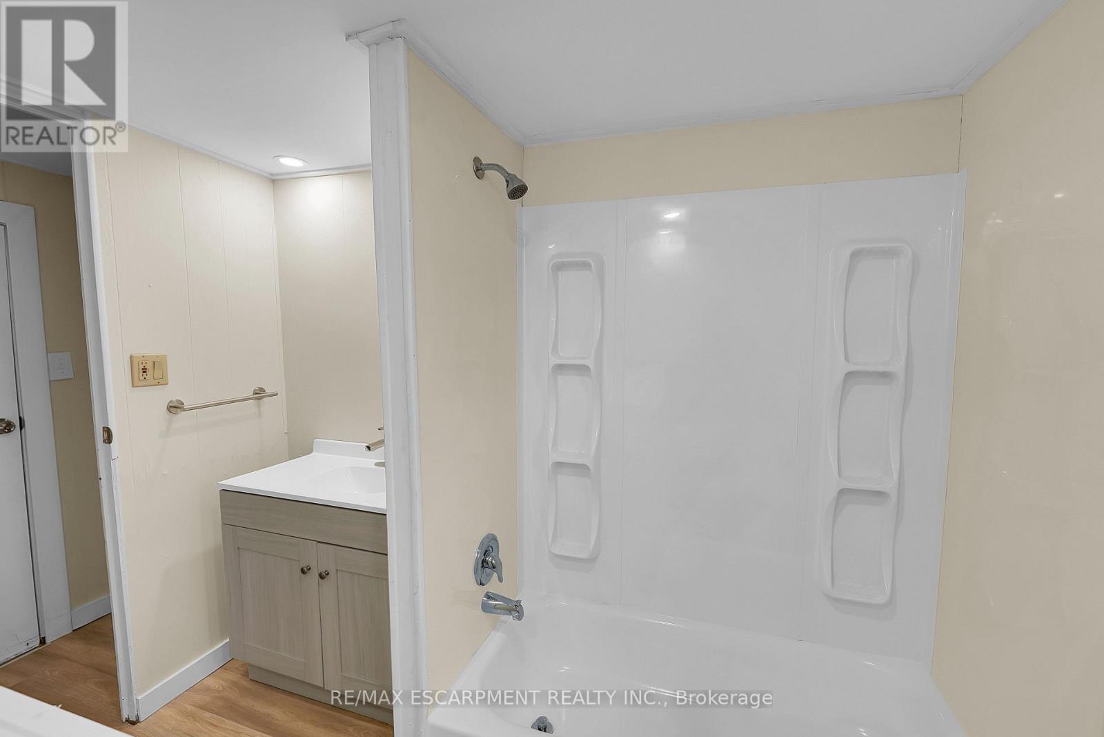 4595 Abigail Lane, Lincoln (Beamsville), Ontario  L3J 0W1 - Photo 15 - X12366409