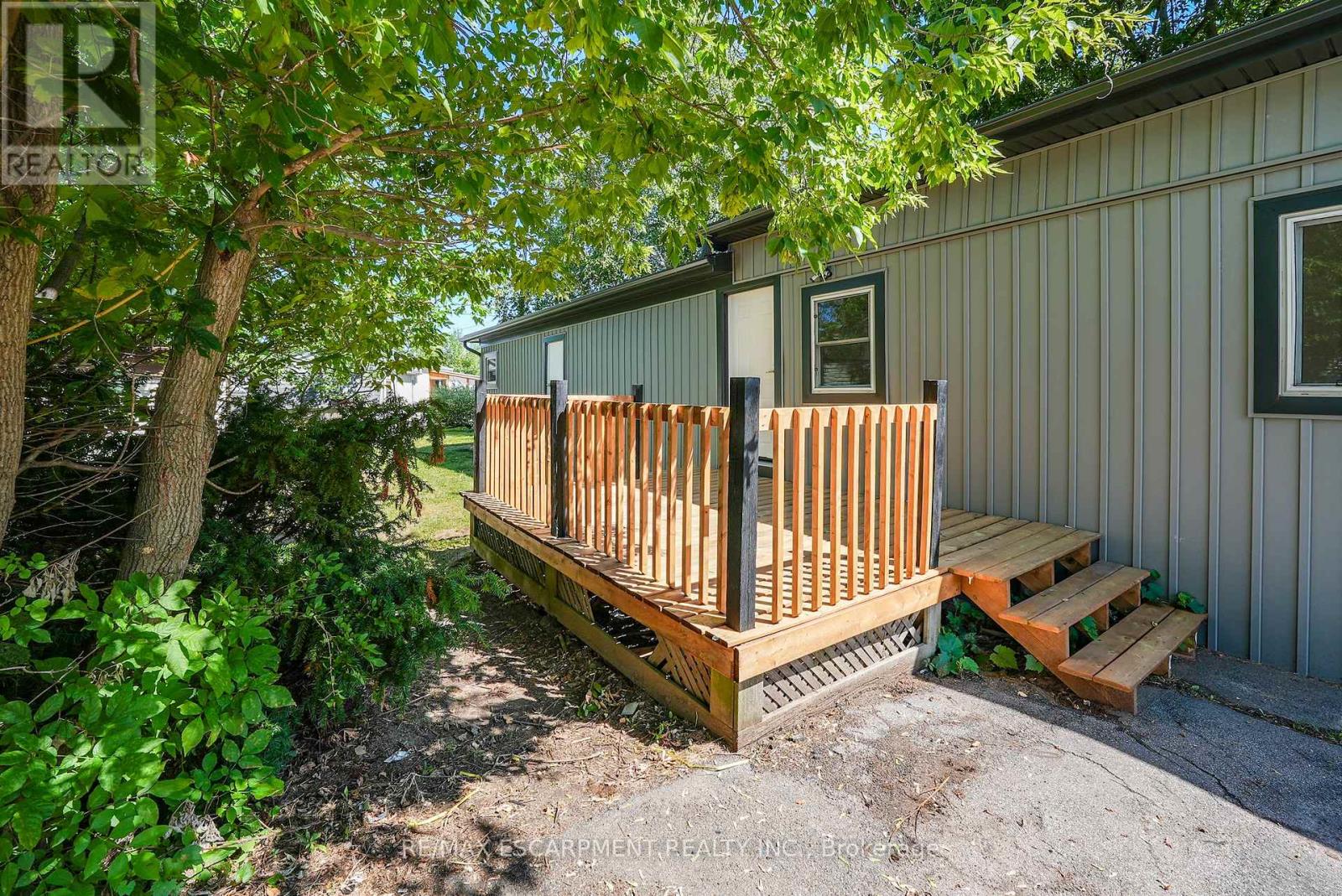 4595 Abigail Lane, Lincoln (Beamsville), Ontario  L3J 0W1 - Photo 2 - X12366409