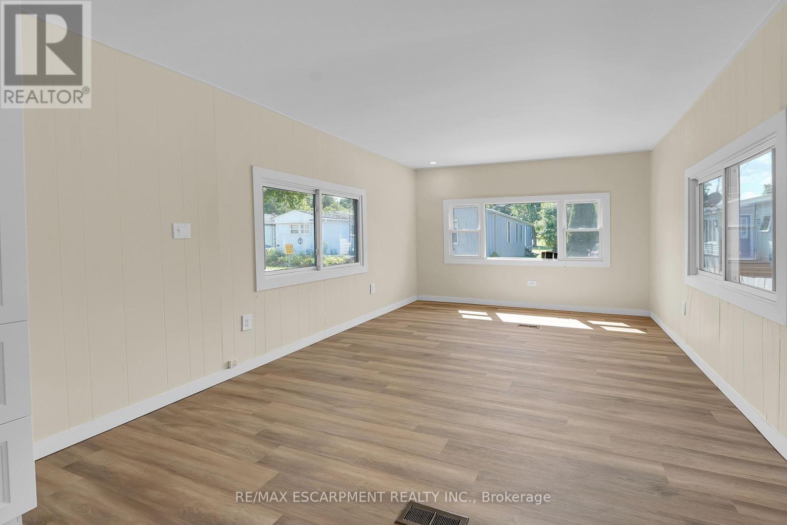4595 Abigail Lane, Lincoln (Beamsville), Ontario  L3J 0W1 - Photo 7 - X12366409