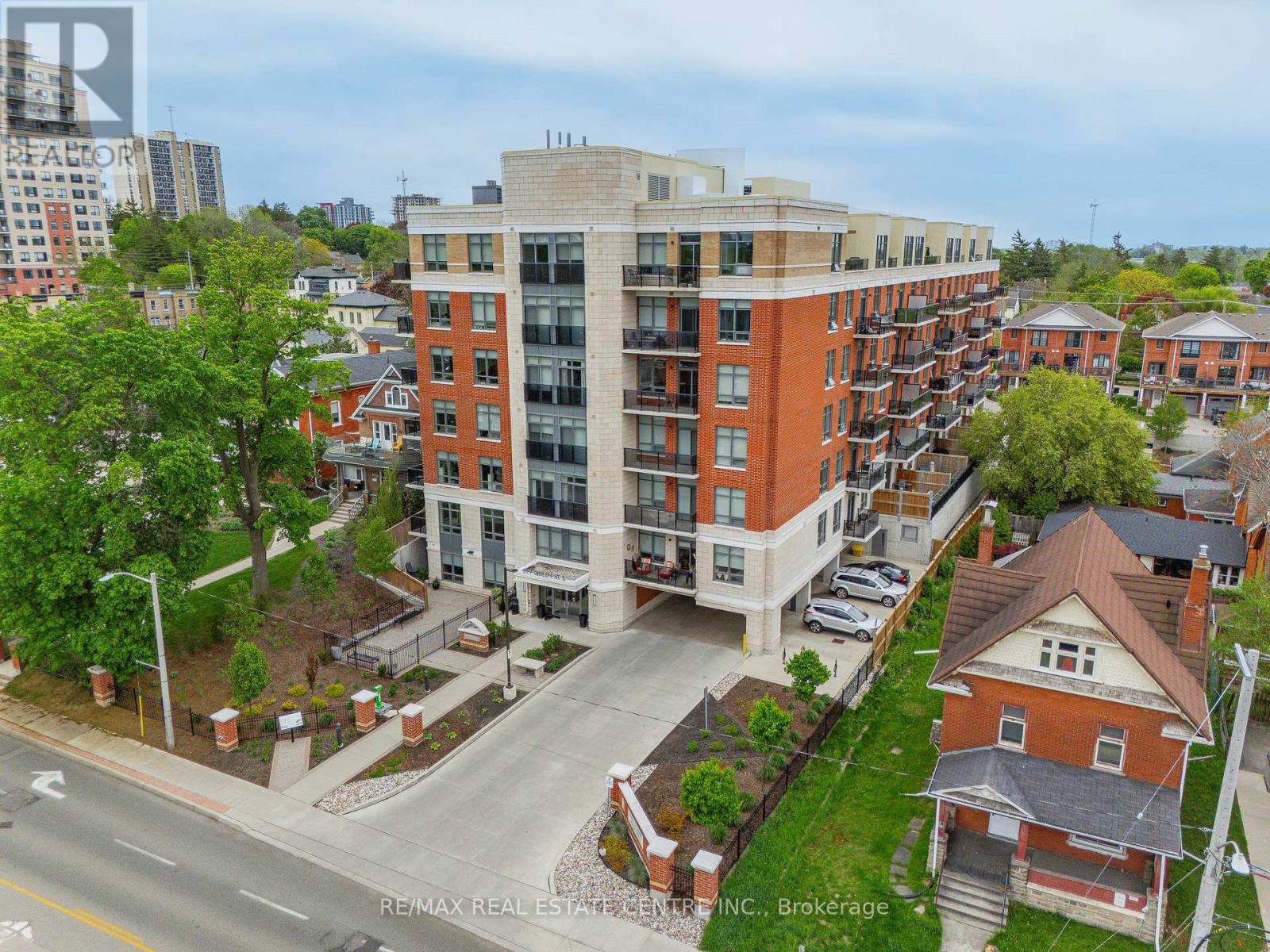 202 - 399 Queen Street S, Kitchener, Ontario  N2G 0C4 - Photo 2 - X12366417