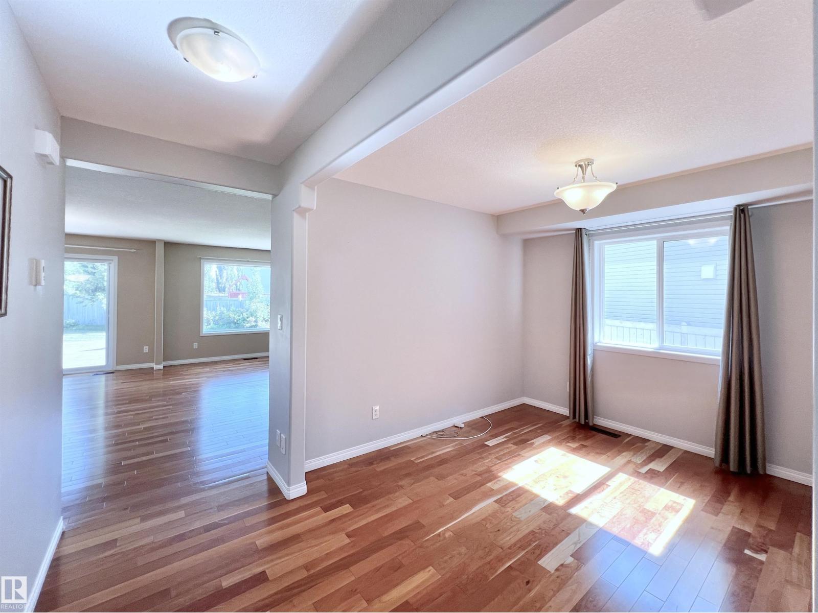 6957 Strom Ln Nw, Edmonton, Alberta  T6R 0J9 - Photo 8 - E4454836