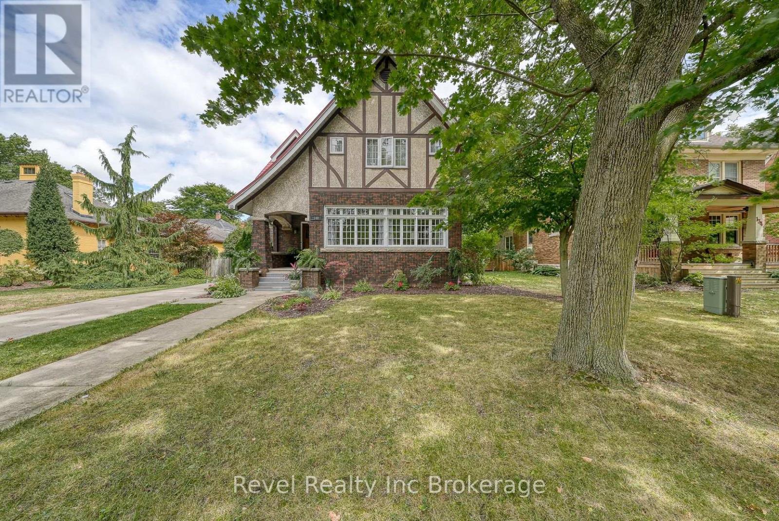 140 Vansittart Avenue, Woodstock, Ontario  N4S 6E6 - Photo 1 - X12366489