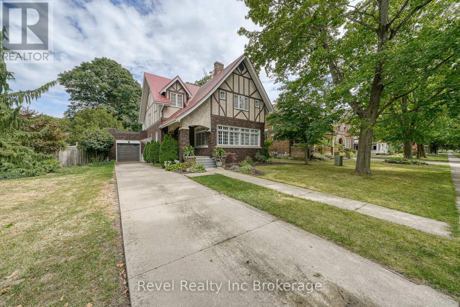 140 Vansittart Avenue, Woodstock, Ontario  N4S 6E6 - Photo 2 - X12366489