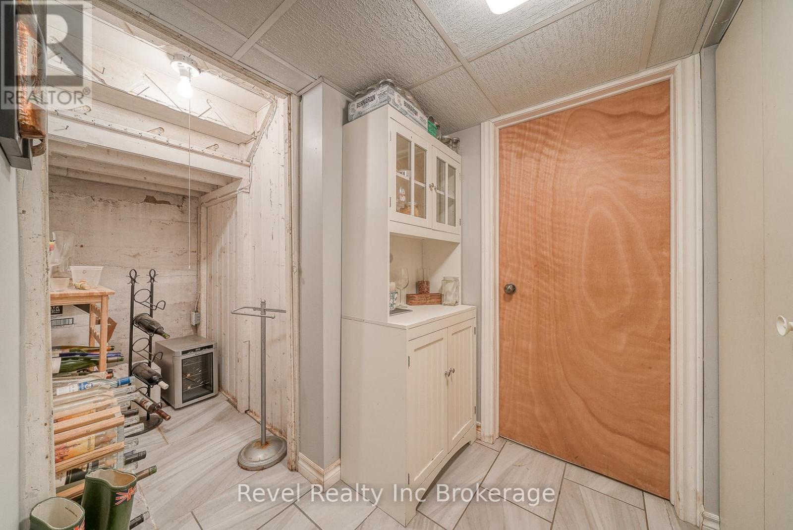 140 Vansittart Avenue, Woodstock, Ontario  N4S 6E6 - Photo 37 - X12366489