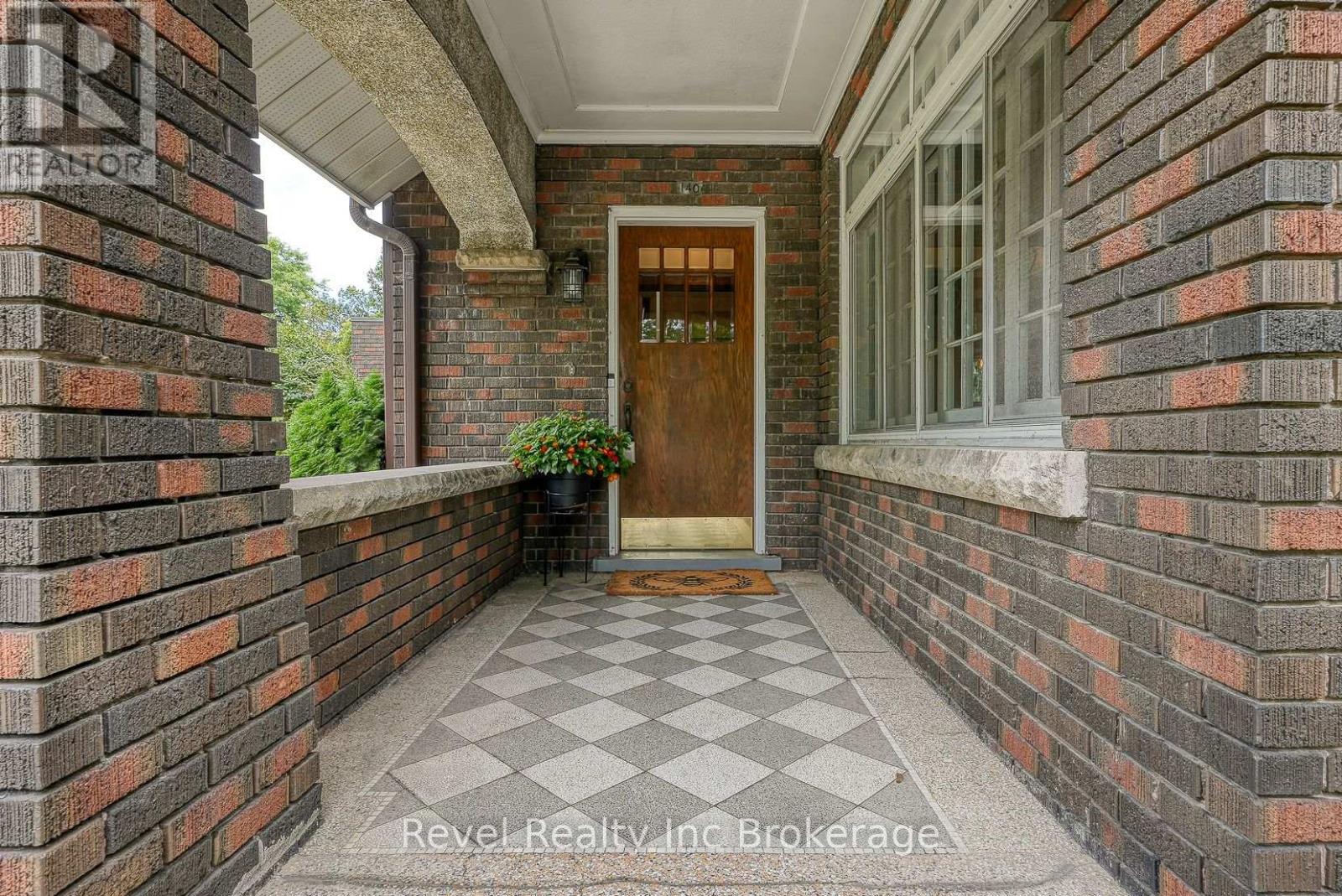 140 Vansittart Avenue, Woodstock, Ontario  N4S 6E6 - Photo 4 - X12366489