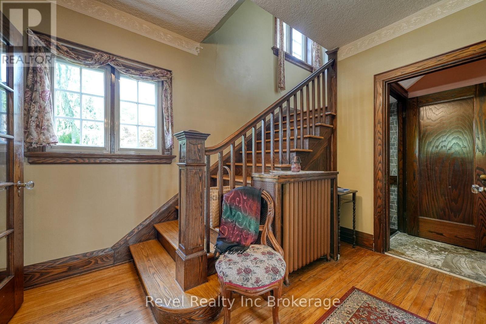 140 Vansittart Avenue, Woodstock, Ontario  N4S 6E6 - Photo 9 - X12366489
