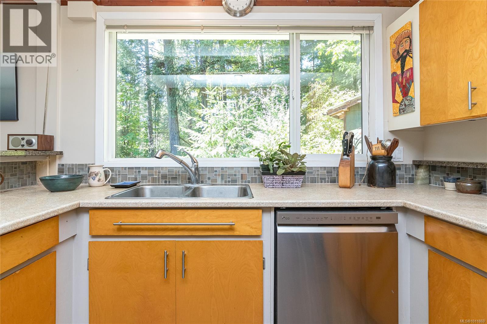 4664-4670 Spring Rd, Saanich, British Columbia  V9E 2B5 - Photo 22 - 1011869