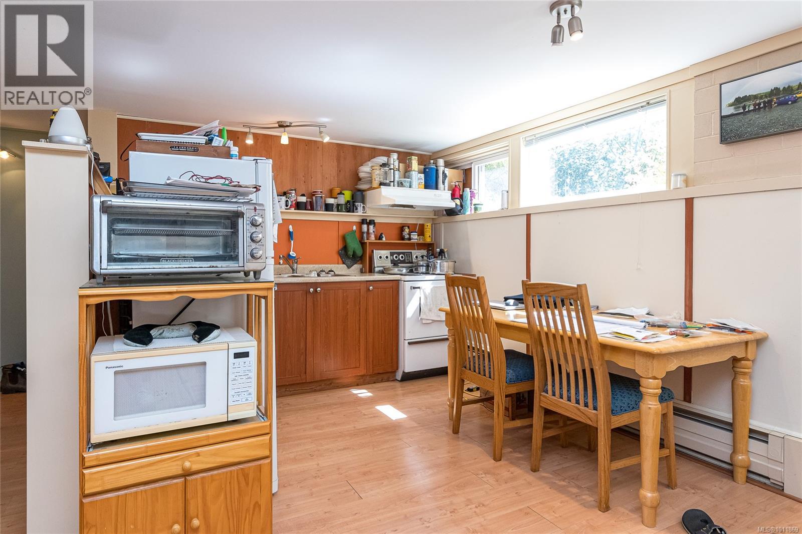 4664-4670 Spring Rd, Saanich, British Columbia  V9E 2B5 - Photo 38 - 1011869